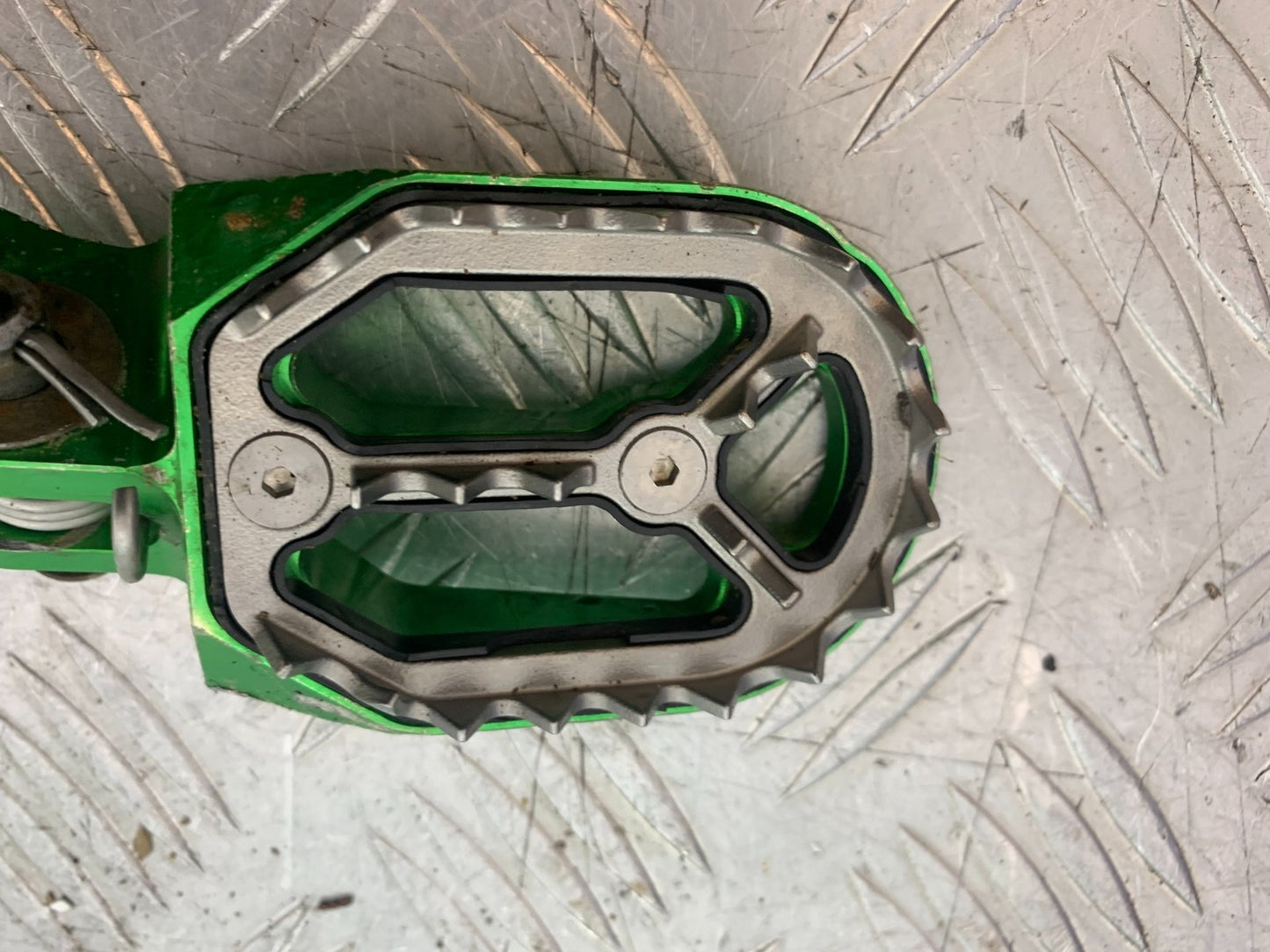 KAWASAKI KXF450 KXF 450 FOOTPEGS  YEAR 2013 CMB1217)