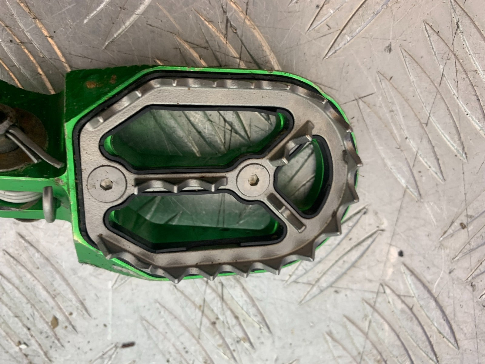 KAWASAKI KXF450 KXF 450 FOOTPEGS  YEAR 2013 CMB1217)