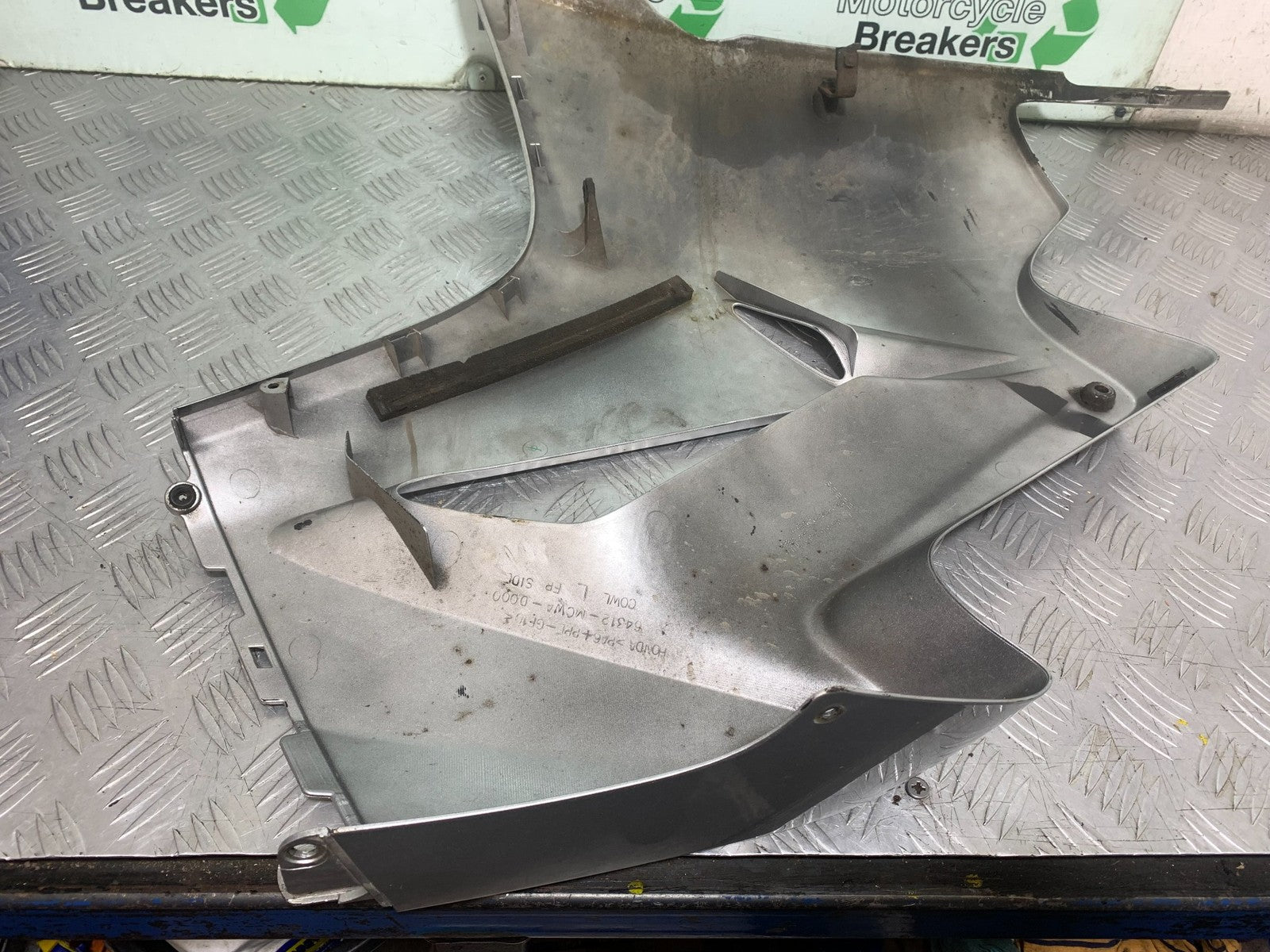 HONDA VFR800 VFR 800 V-TEC LEFT FAIRING PANEL  YEAR 2002 -09 (CMB1296)