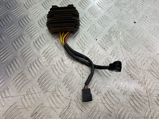 TRIUMPH 955i SPRINT ST REGULATOR  YEAR 1999-04 (CMB1230)