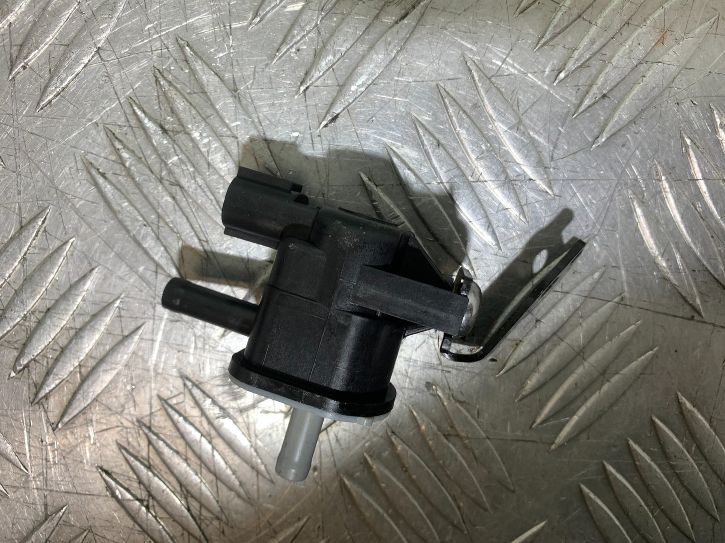 TRIUMPH TRIDENT 660 AIR VALVE YEAR 2021-2024 (CMB1295)