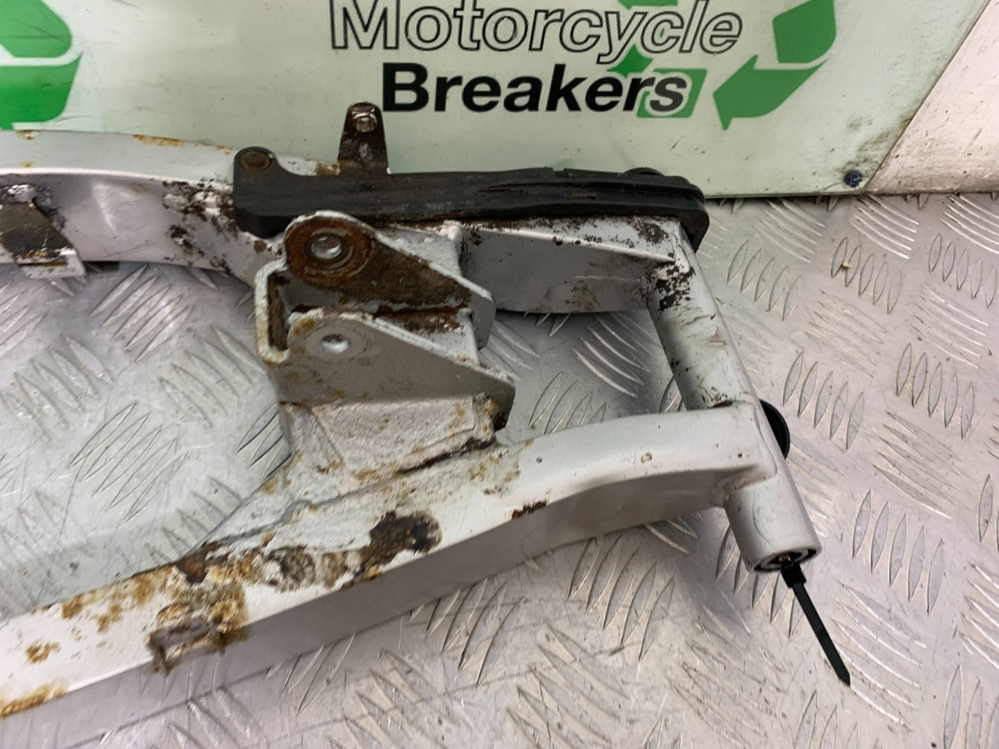 HONDA XL125 VARADERO SWINGARM   YEAR 2001-2006  (CMB1304)