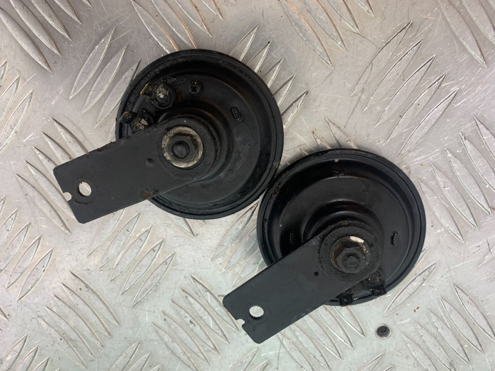 YAMAHA XJR1300 XJR 1300 HORNS  YEAR 1999-2003 (CMB1055)