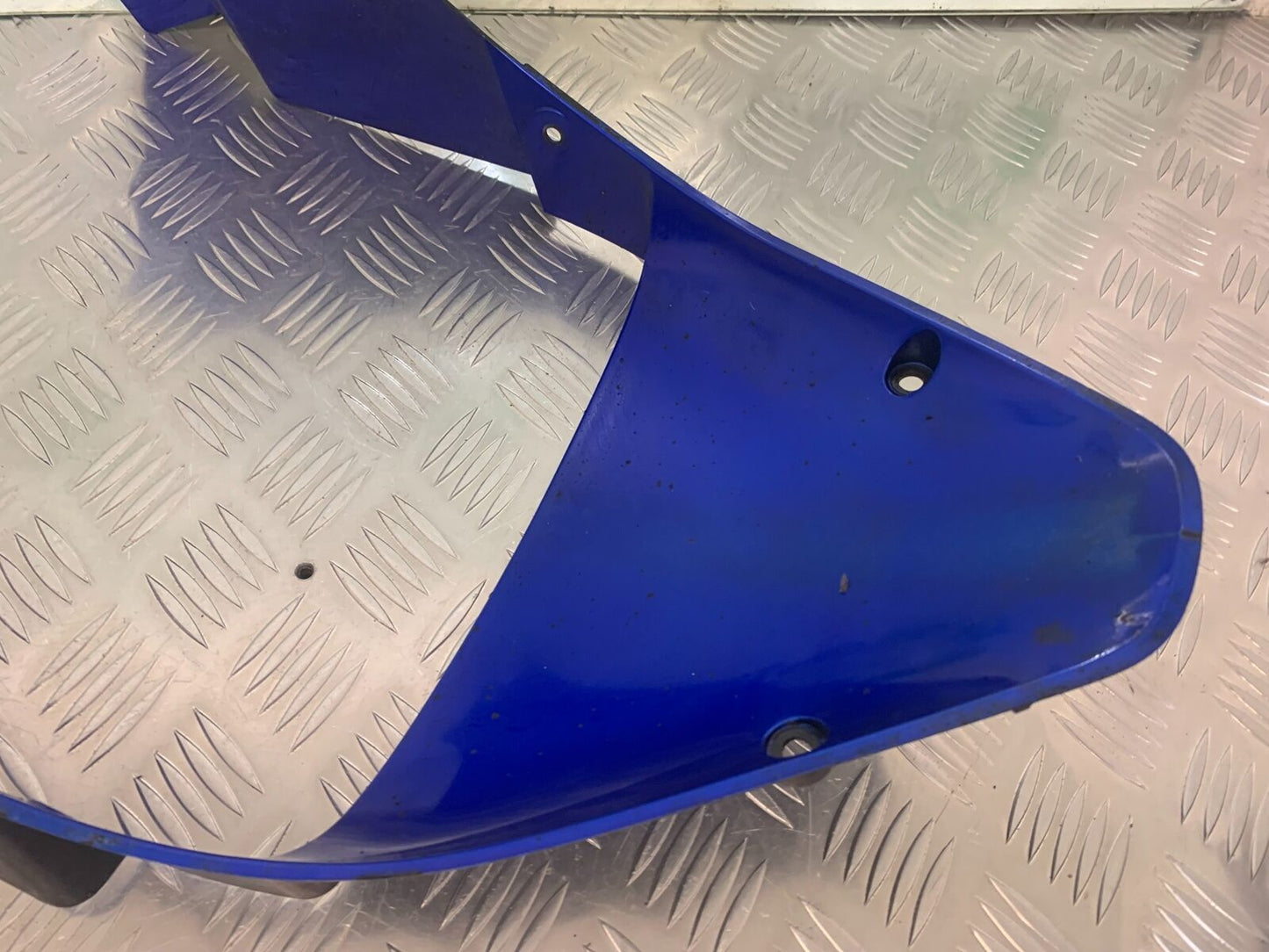HONDA CBR1100 BLACKBIRD FAIRING V-PIECE   YEAR 1999-05 (STOCK 961)
