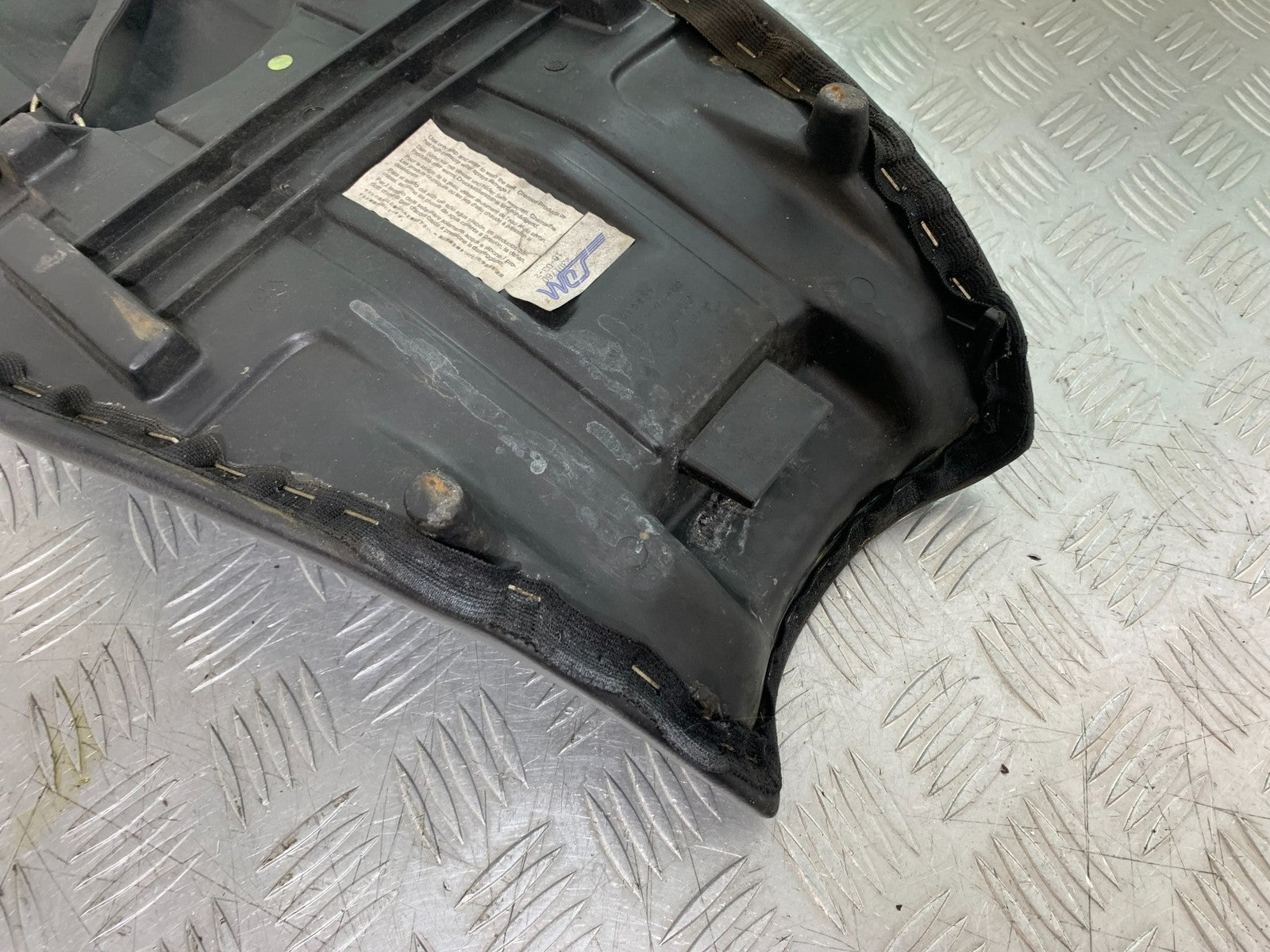 TRIUMPH 955i SPRINT ST SEAT YEAR 1999-04 (CMB1230)