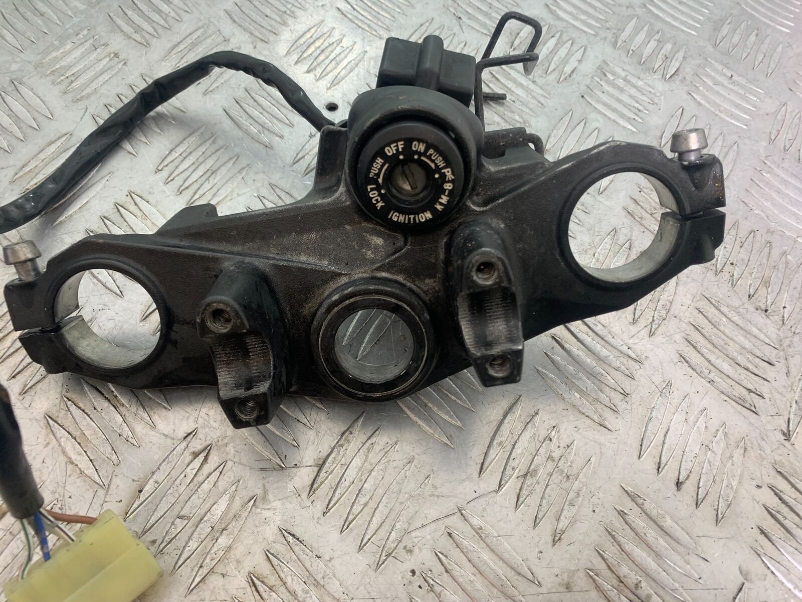 KAWASAKI ER6 F TOP YOKE AND IGNITION (NO KEY)   YEAR 2005-2008 (CMB1098)