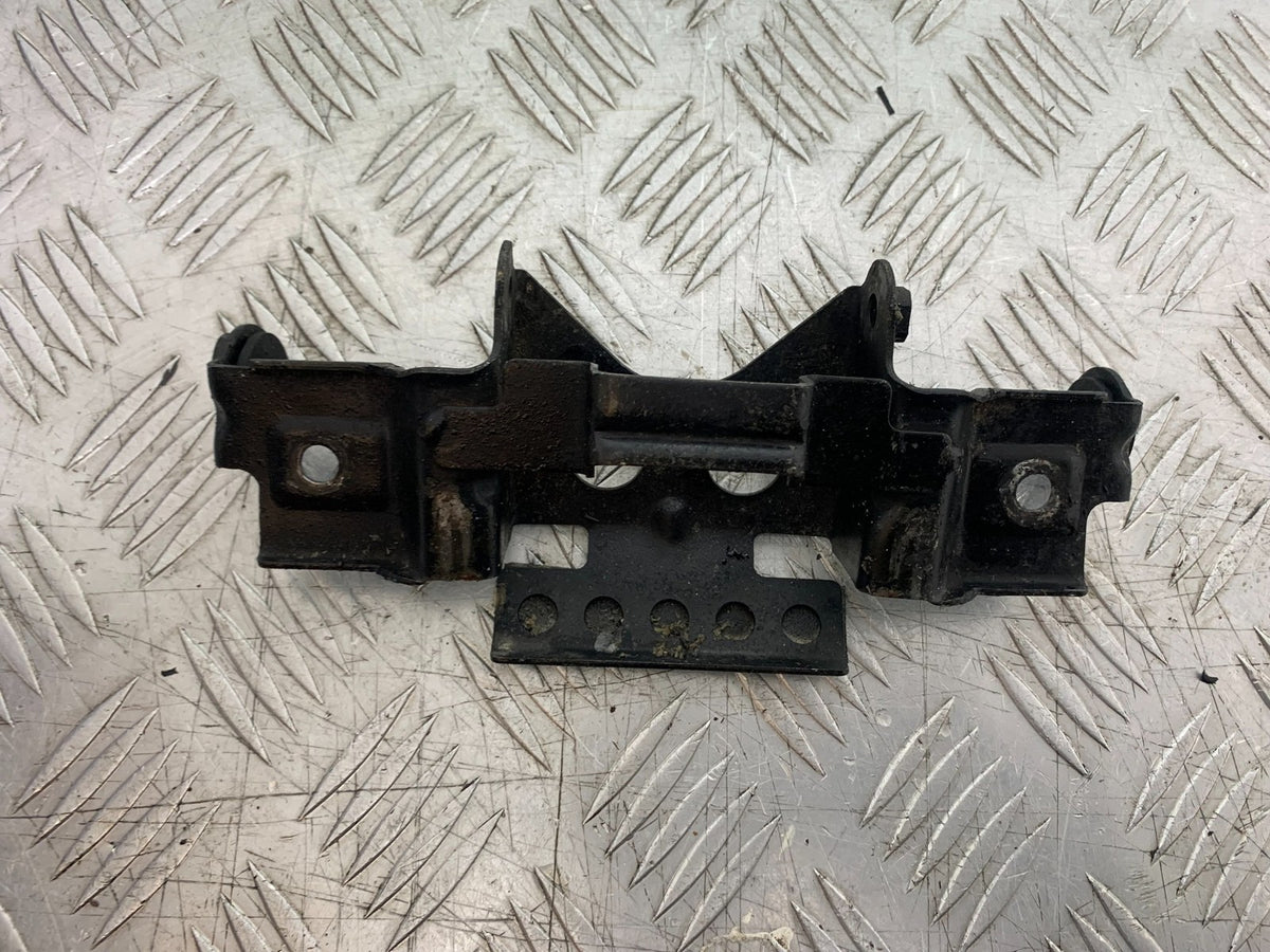 SUZUKI GSXR600 GSXR 600 SRAD PETROL TANK BRACKET  YEAR 1997-2000 (CMB1276)