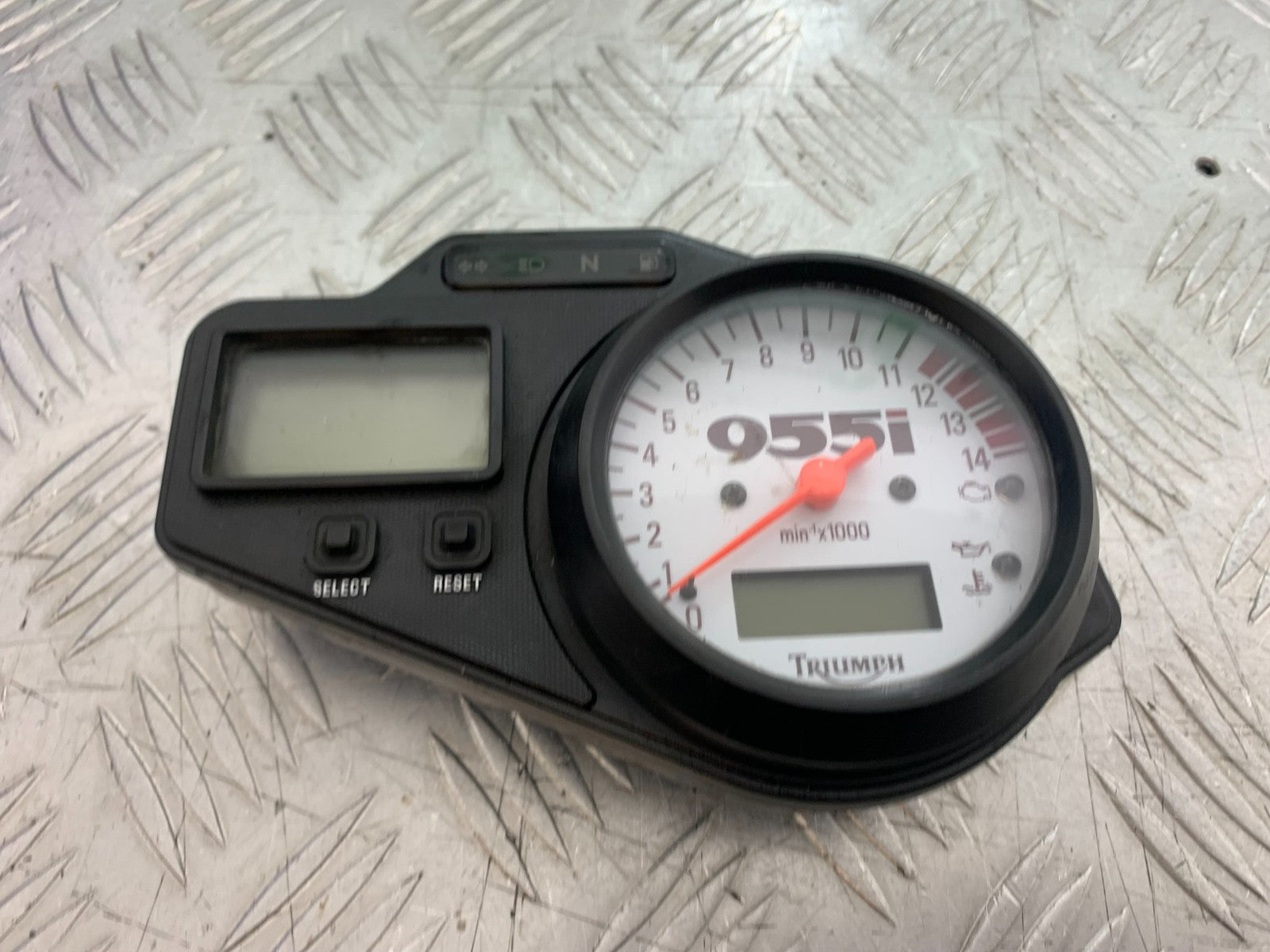 TRIUMPH 955i DAYTONA CLOCKS SPEEDO DASH  YEAR 2002-2006 (CMB1229)