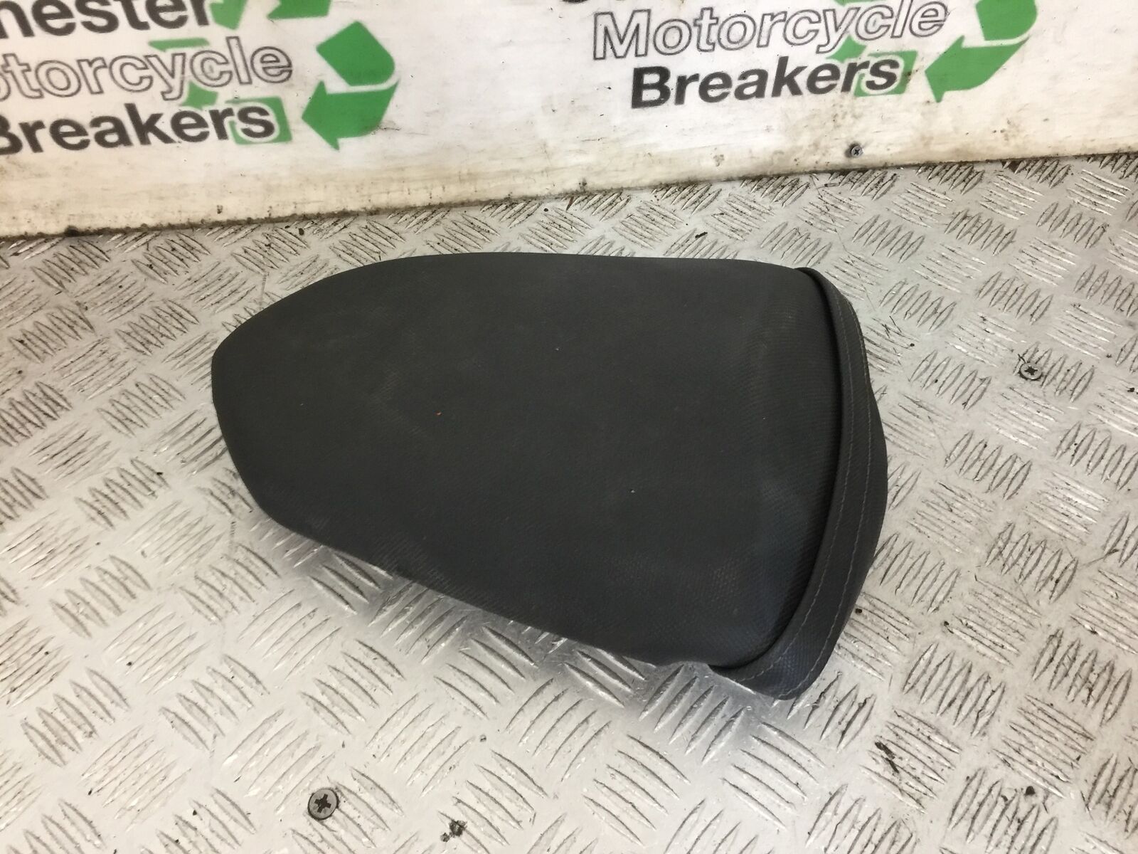 KAWASAKI NINJA 250 R EX250 REAR SEAT   YEAR 2008  (STOCK 879)