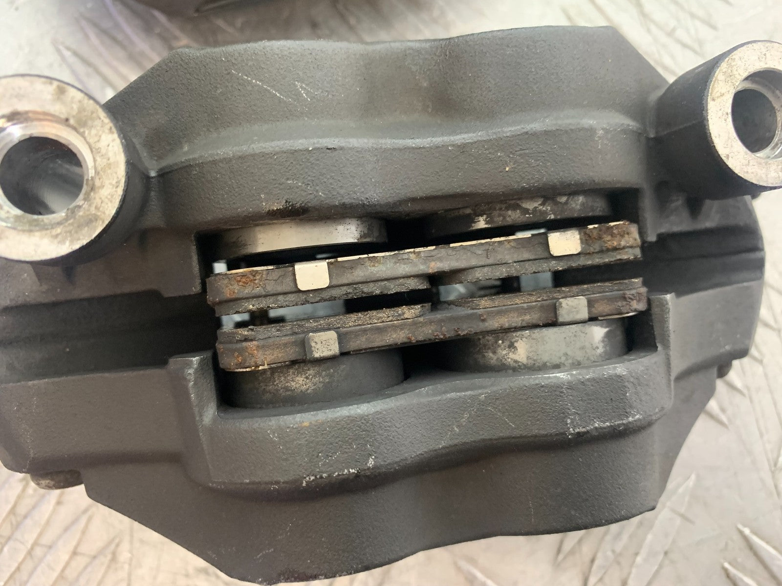 TRIUMPH 1050 SPEED TRIPLE FRONT BRAKE CALIPERS   YEAR 2005-2007 (CMB1322)