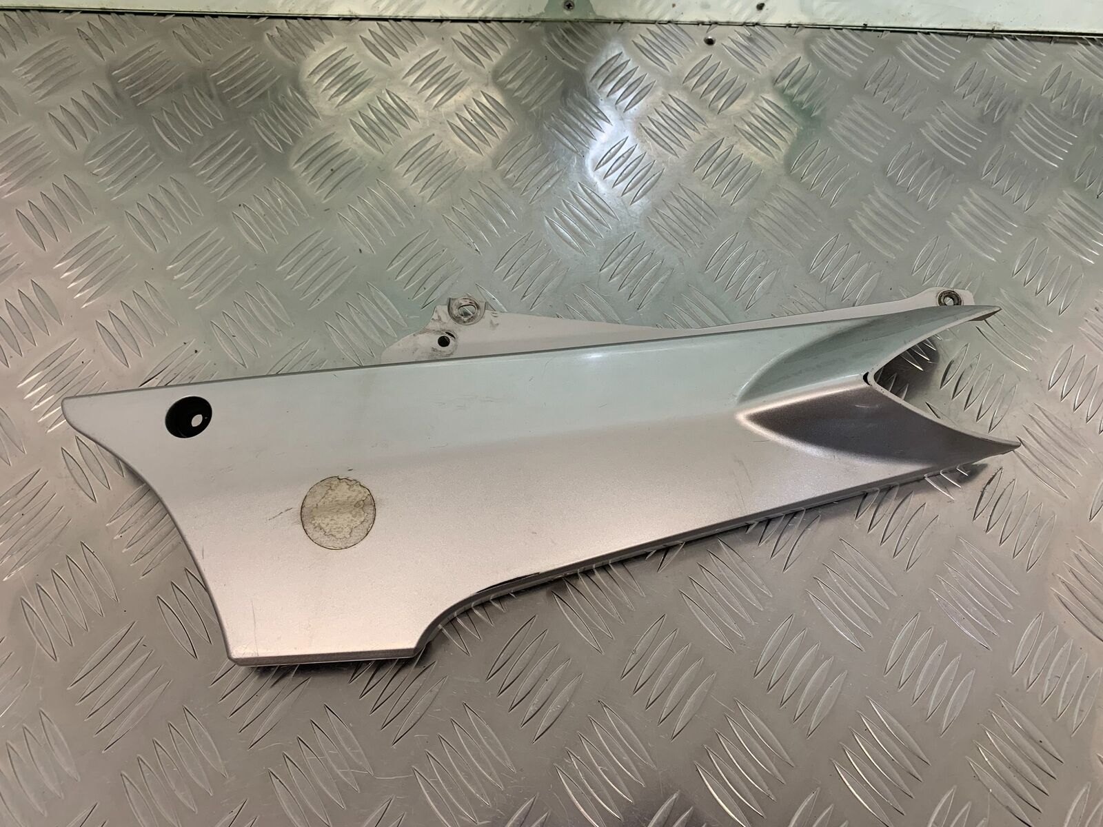YAMAHA FJR1300 FJR 1300 LEFT SEAT PANEL  YEAR 2001-05 (STOCK 946)