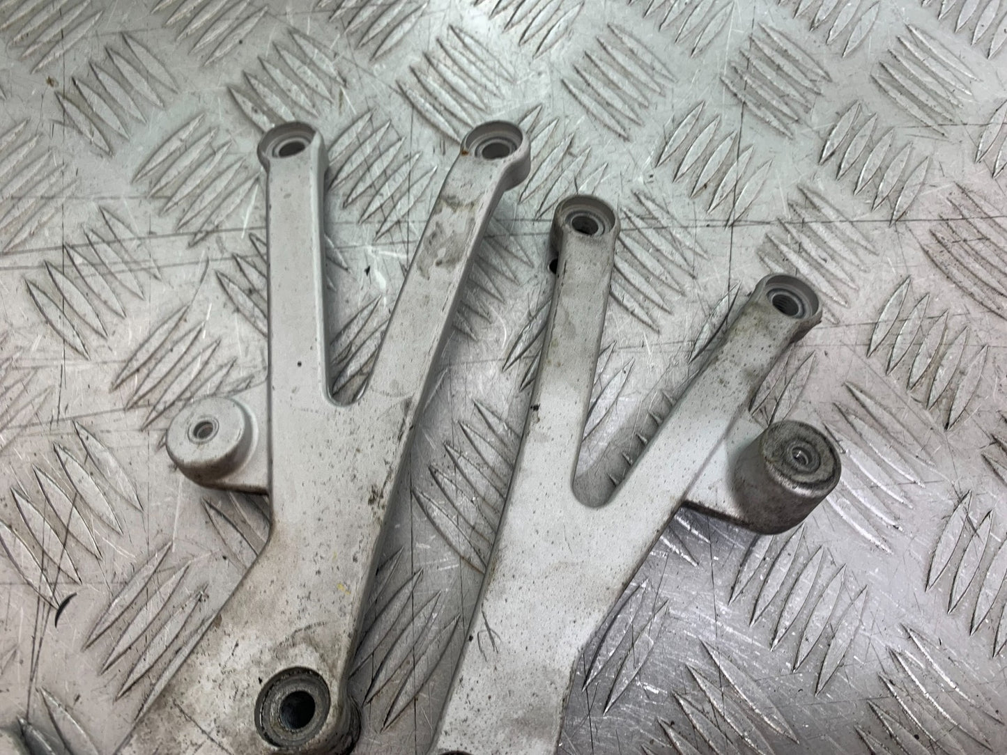 KTM 990 SUPER DUKE ENGINE BRACKETS   YEAR 2007-2011  (CMB1207)