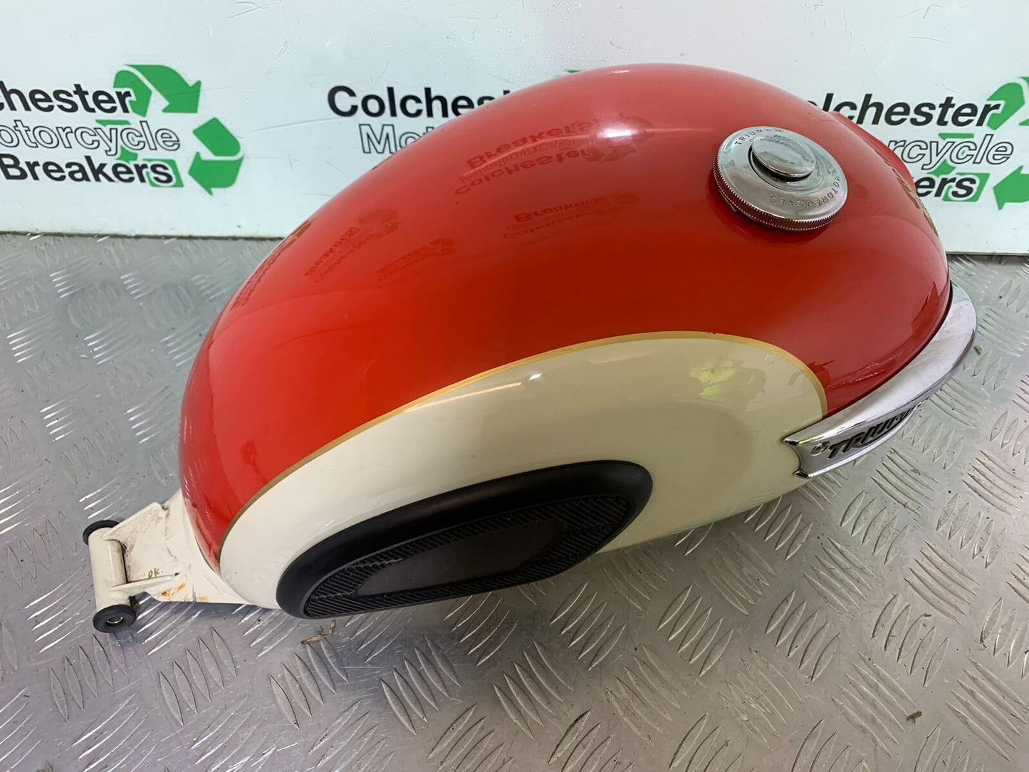 TRIUMPH BONNEVILLE T100 PETROL TANK  YEAR 2017-2021 (CMB1084)