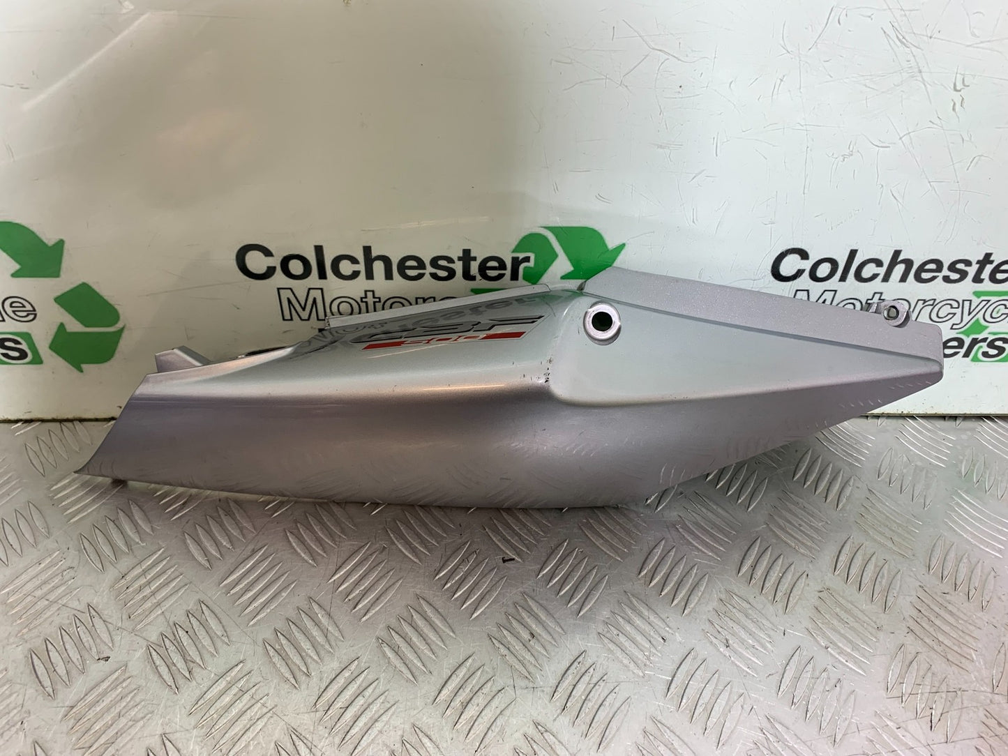 HONDA CBF500 CBF 500 RIGHT SEAT PANEL    YEAR 2004-2008  (CMB1294)