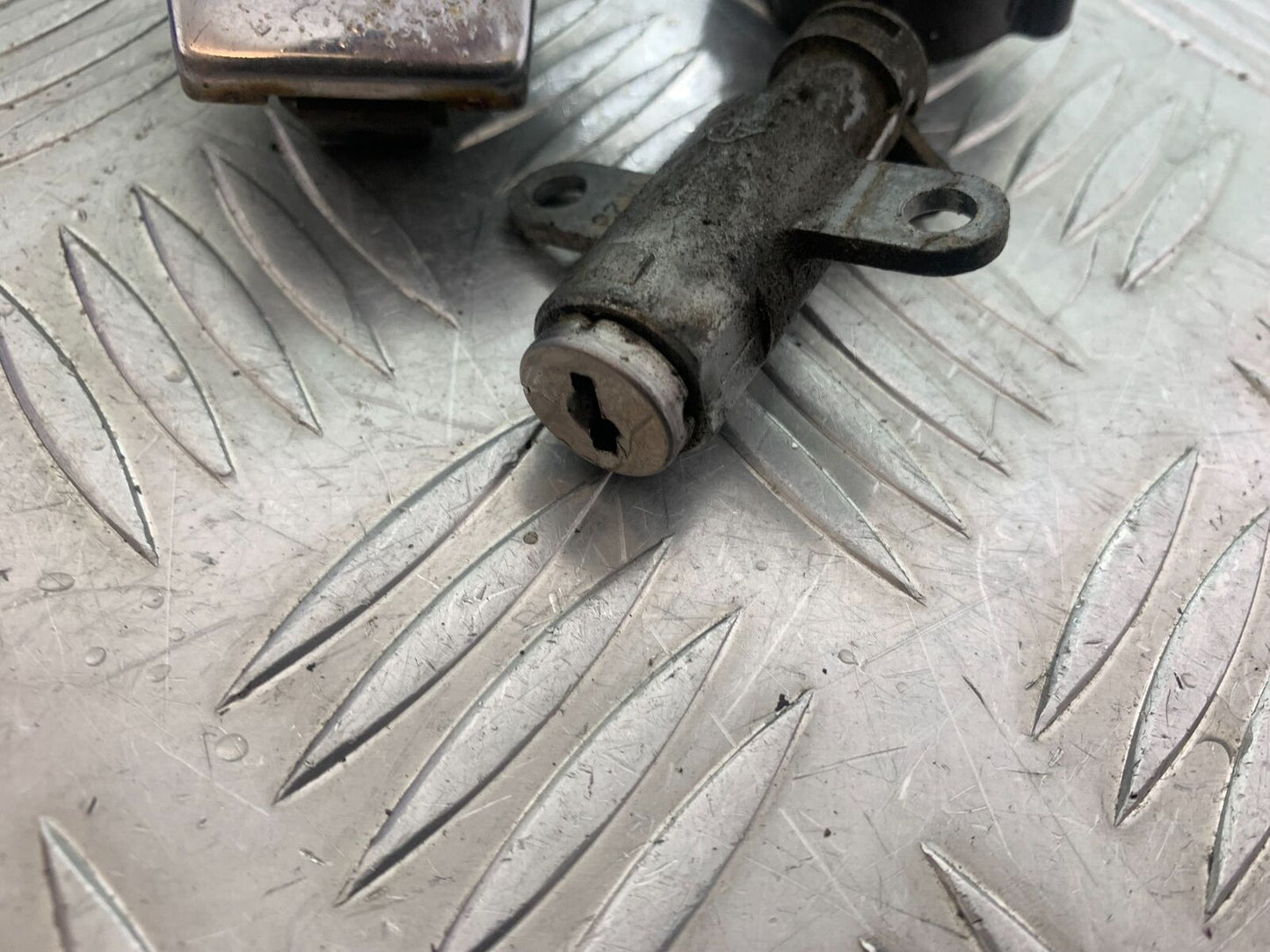 YAMAHA XV535 XV 535 VIRAGO LOCKS (NO KEY) YEAR 1994-02 (CMB1044)