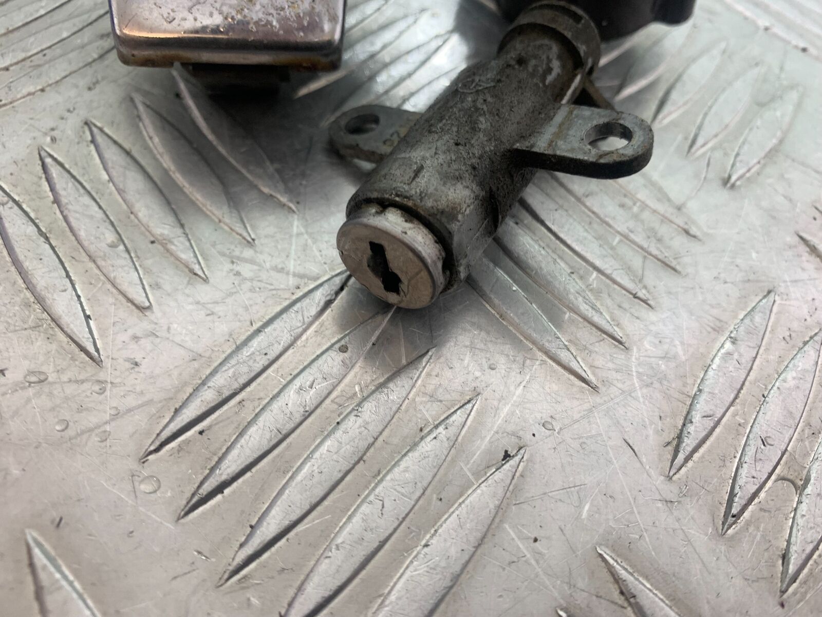YAMAHA XV535 XV 535 VIRAGO LOCKS (NO KEY) YEAR 1994-02 (CMB1044)