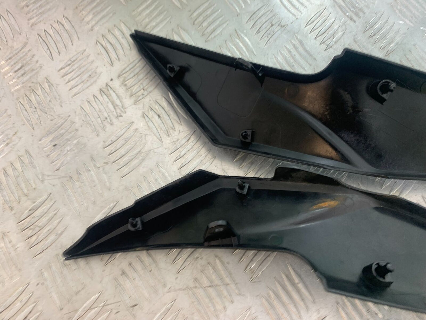 KAWASAKI ER6 F LEFT AND RIGHT LOWER TANK PANELS YEAR 2005-2008 (CMB1098)