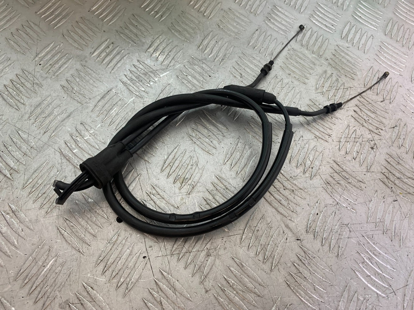 TRIUMPH 1050 SPEED TRIPLE THROTTLE CABLES   YEAR 2005-2007 (CMB1322)