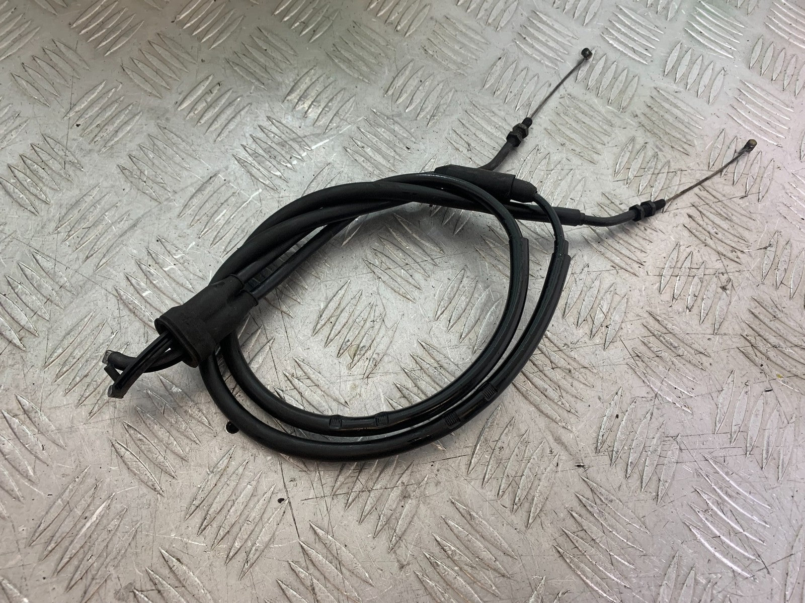 TRIUMPH 1050 SPEED TRIPLE THROTTLE CABLES   YEAR 2005-2007 (CMB1322)