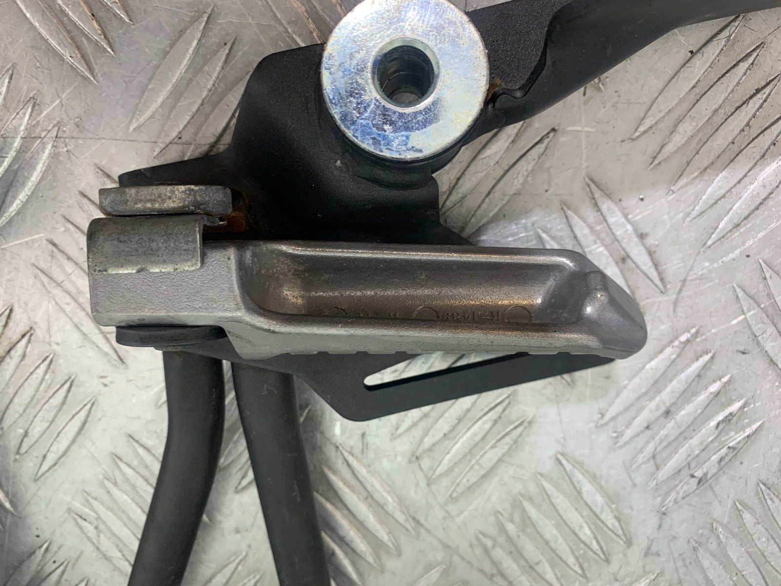 KAWASAKI Z125 Z 125 REAR HANGERS AND PEGS  YEAR  2018-2023 (CMB1167)