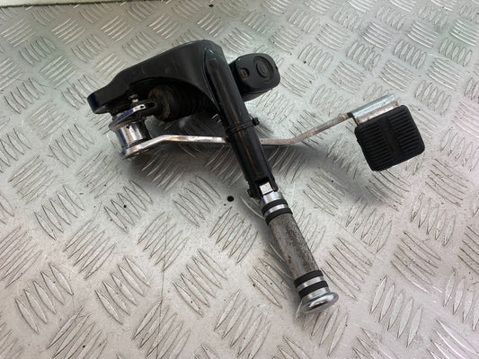 HARLEY DAVIDSON FXS BLACKLINE 1585 FRONT RIGHT HANGER  YEAR 2012 (CMB1147)