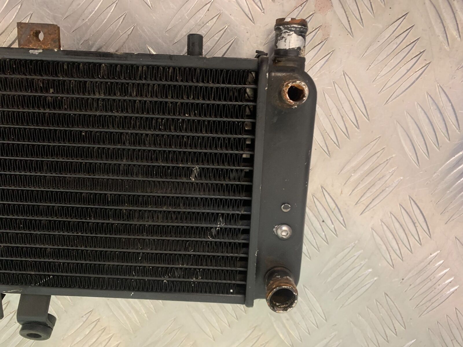 TRIUMPH 885 TIGER RADIATOR  YEAR 2000