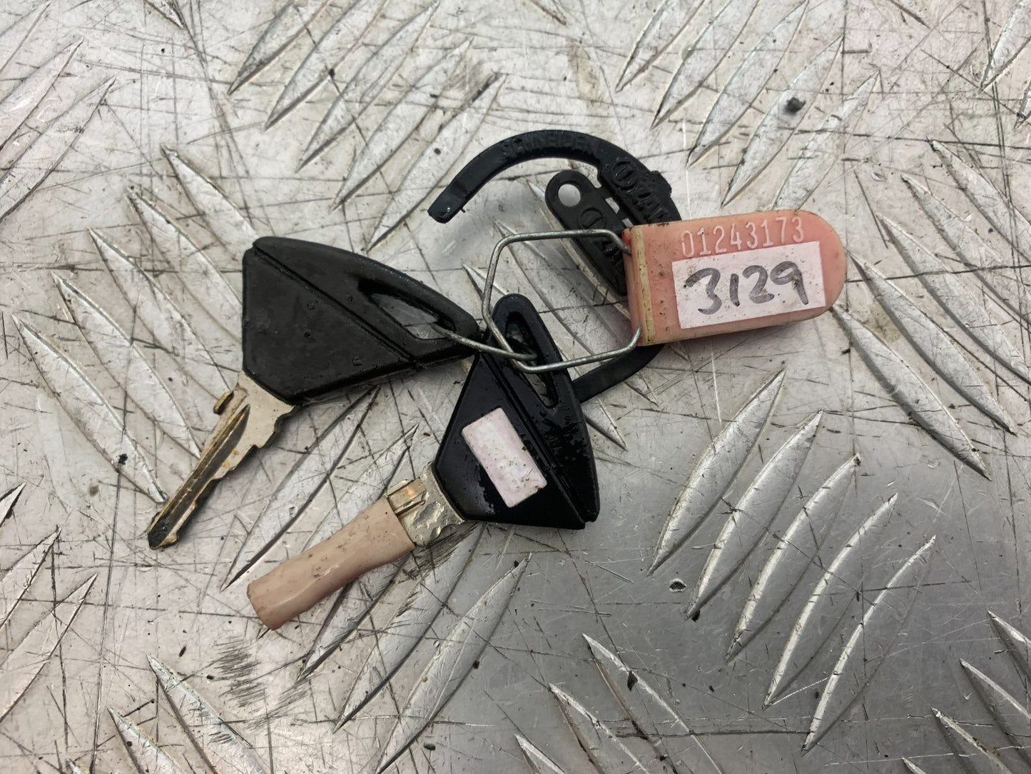 APRILIA 650 PAGASO STRADA LOCKS KEYS TOP YOKE   YEAR 2005-2010 (CMB1260)