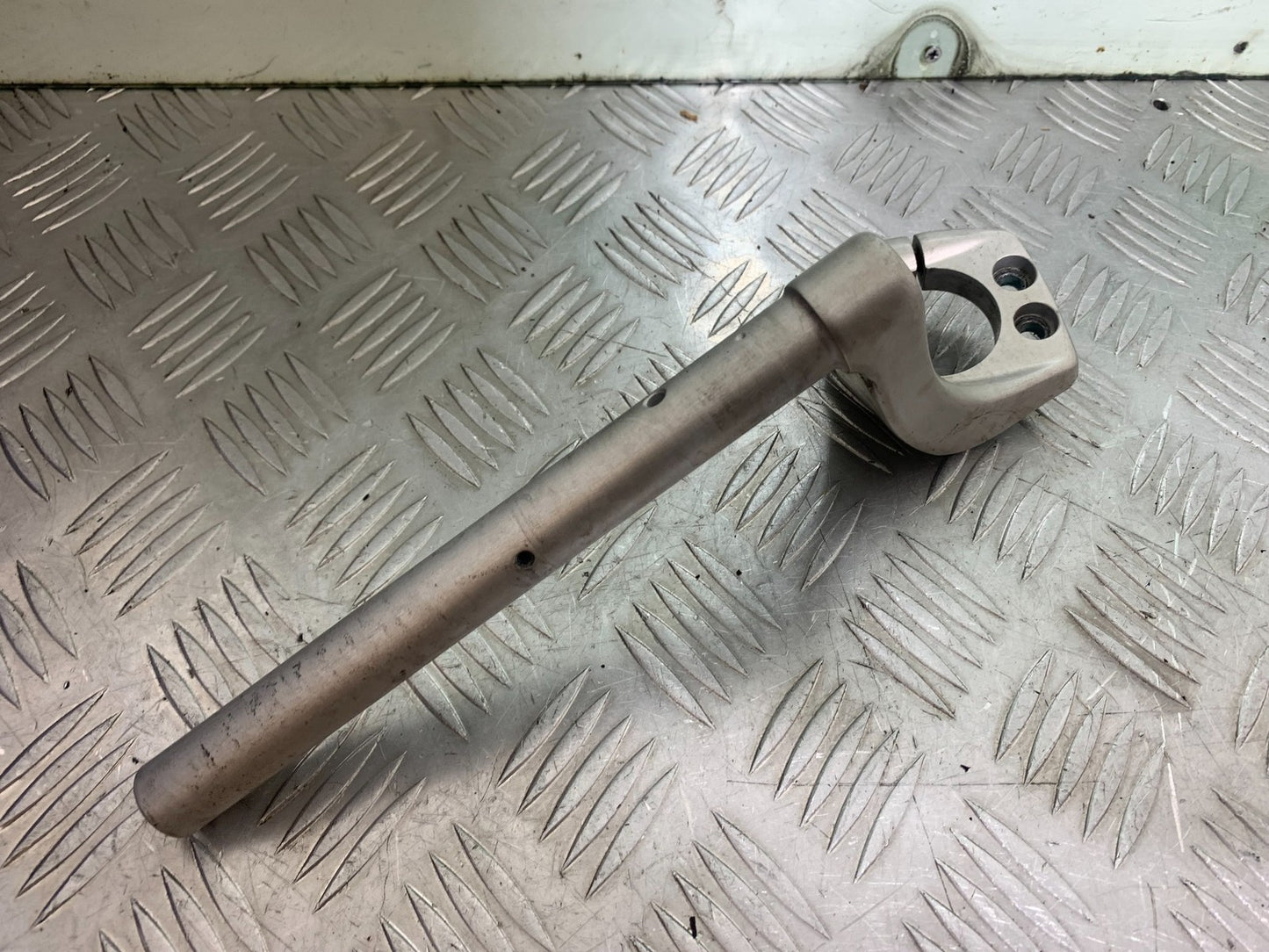 TRIUMPH 1050 SPRINT ST LEFT HANDLEBAR YEAR 2004-2007 (CMB1197)
