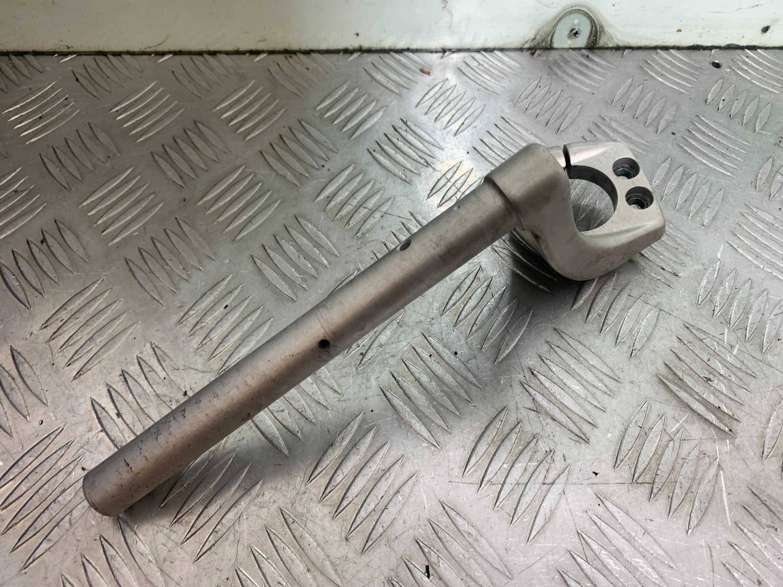 TRIUMPH 1050 SPRINT ST LEFT HANDLEBAR YEAR 2004-2007 (CMB1197)