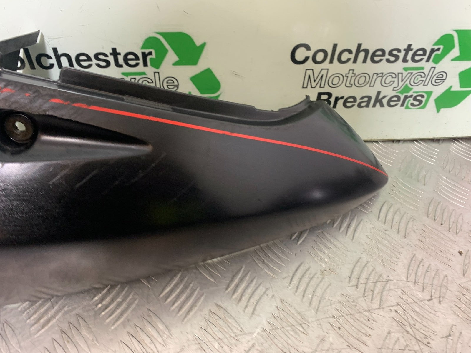SUZUKI GSXR600 GSXR 600 SRAD LEFT SEAT PANEL   YEAR 1997-2000 (CMB1276)