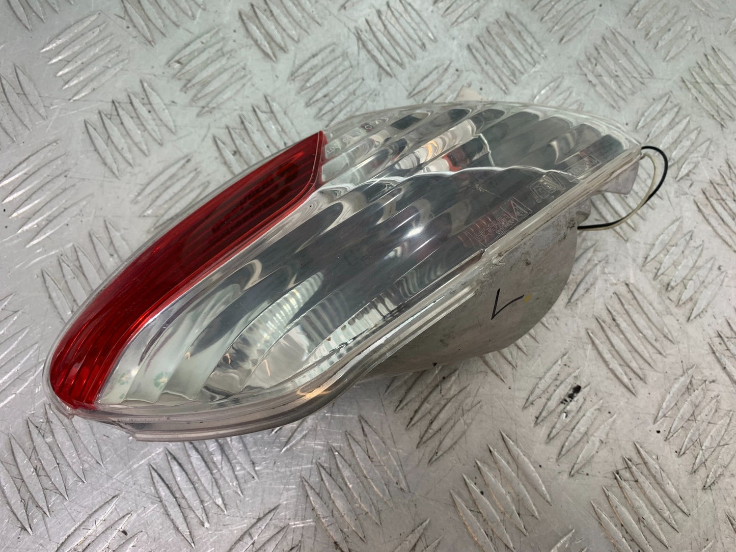 PIAGGIO MP3 250 ie LEFT REAR LIGHT   YEAR 2007 (CMB1307)