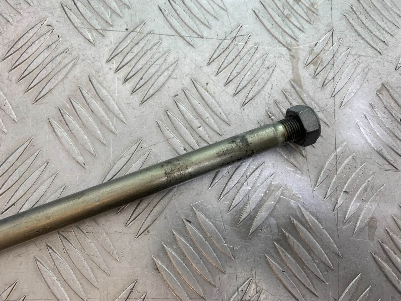 TRIUMPH TRIDENT 660 SWINGARM SPINDLE  YEAR 2021-2024 (CMB1148)
