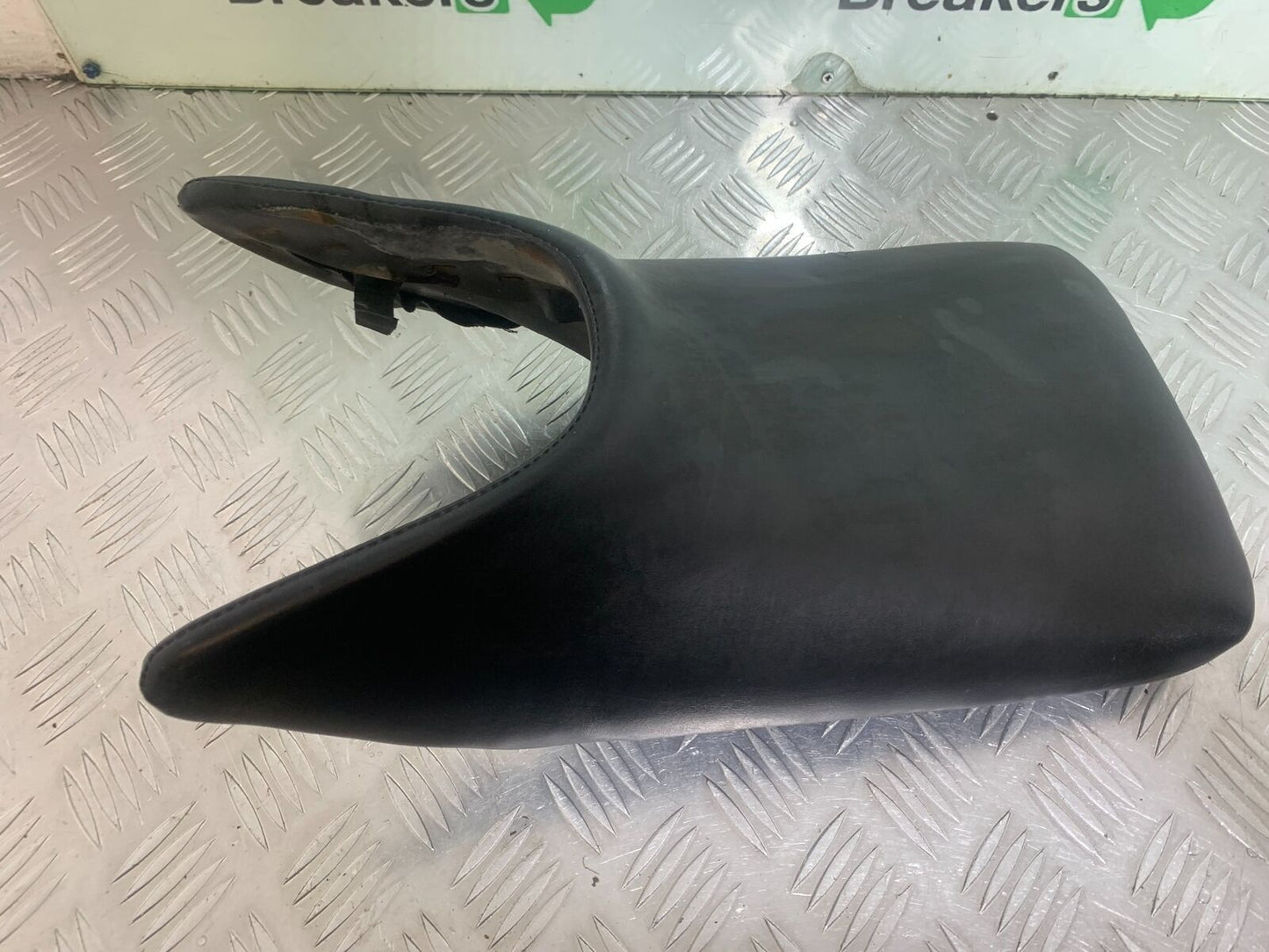 HONDA CBR125 CBR 125 FRONT SEAT  YEAR 2004-06  (CMB1040)