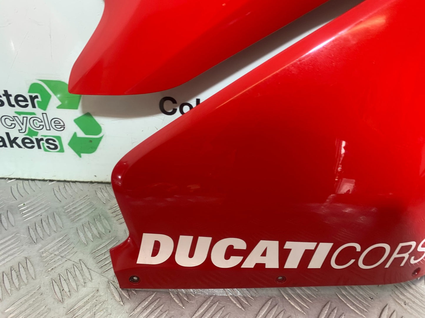 DUCATI 1299 PANIGALE RIGHT MIDDLE FAIRING PANEL YEAR 2016 (CMB 1187)
