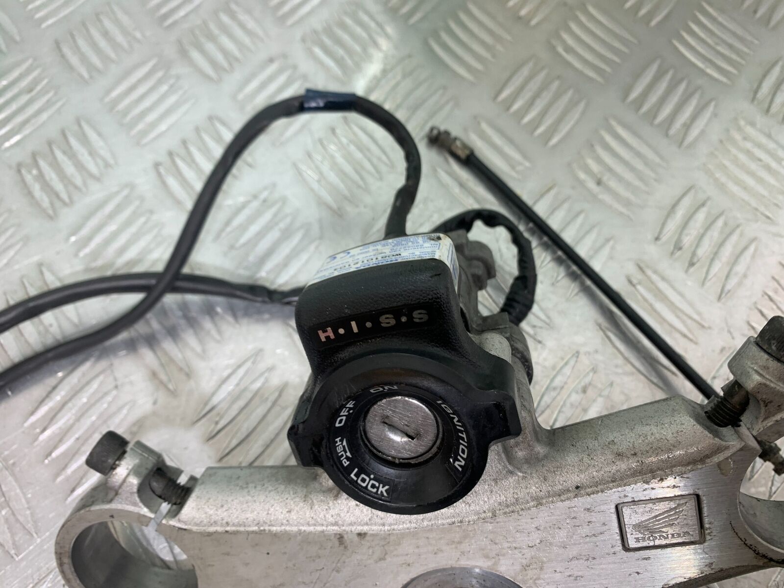 HONDA CBR1100 BLACKBIRD ECU LOCKS KEYS  YEAR 2000 (CMB1103)