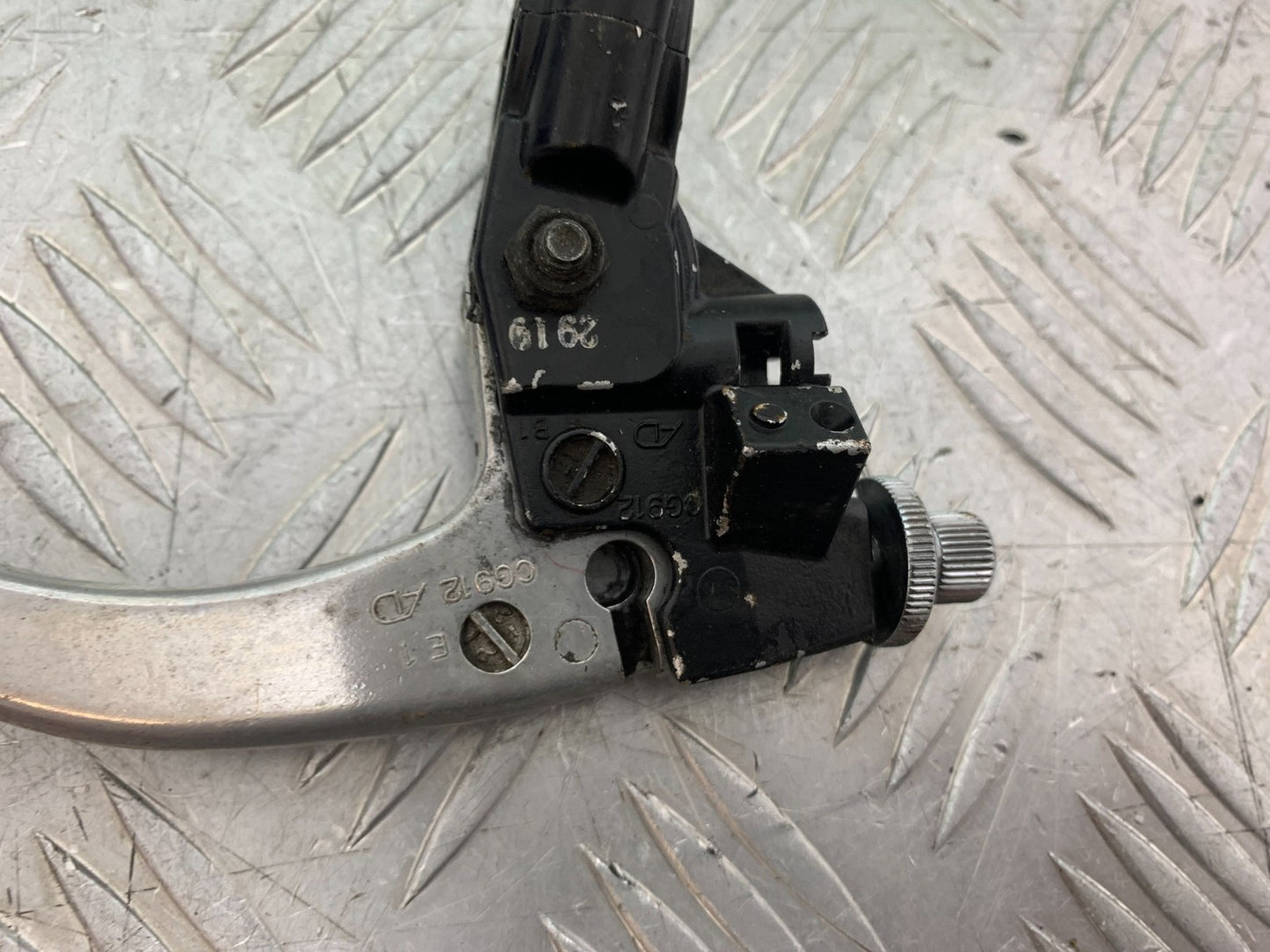 TRIUMPH 955i SPRINT ST CLUTCH LEVER AND BRACKET YEAR 1999-04 (CMB1230)