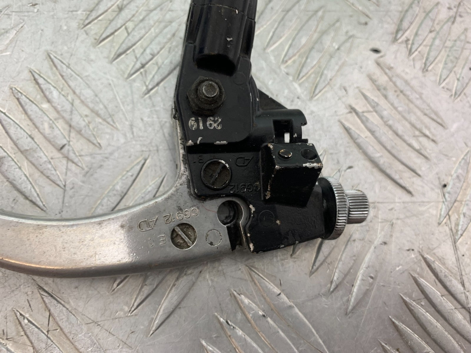 TRIUMPH 955i SPRINT ST CLUTCH LEVER AND BRACKET YEAR 1999-04 (CMB1230)