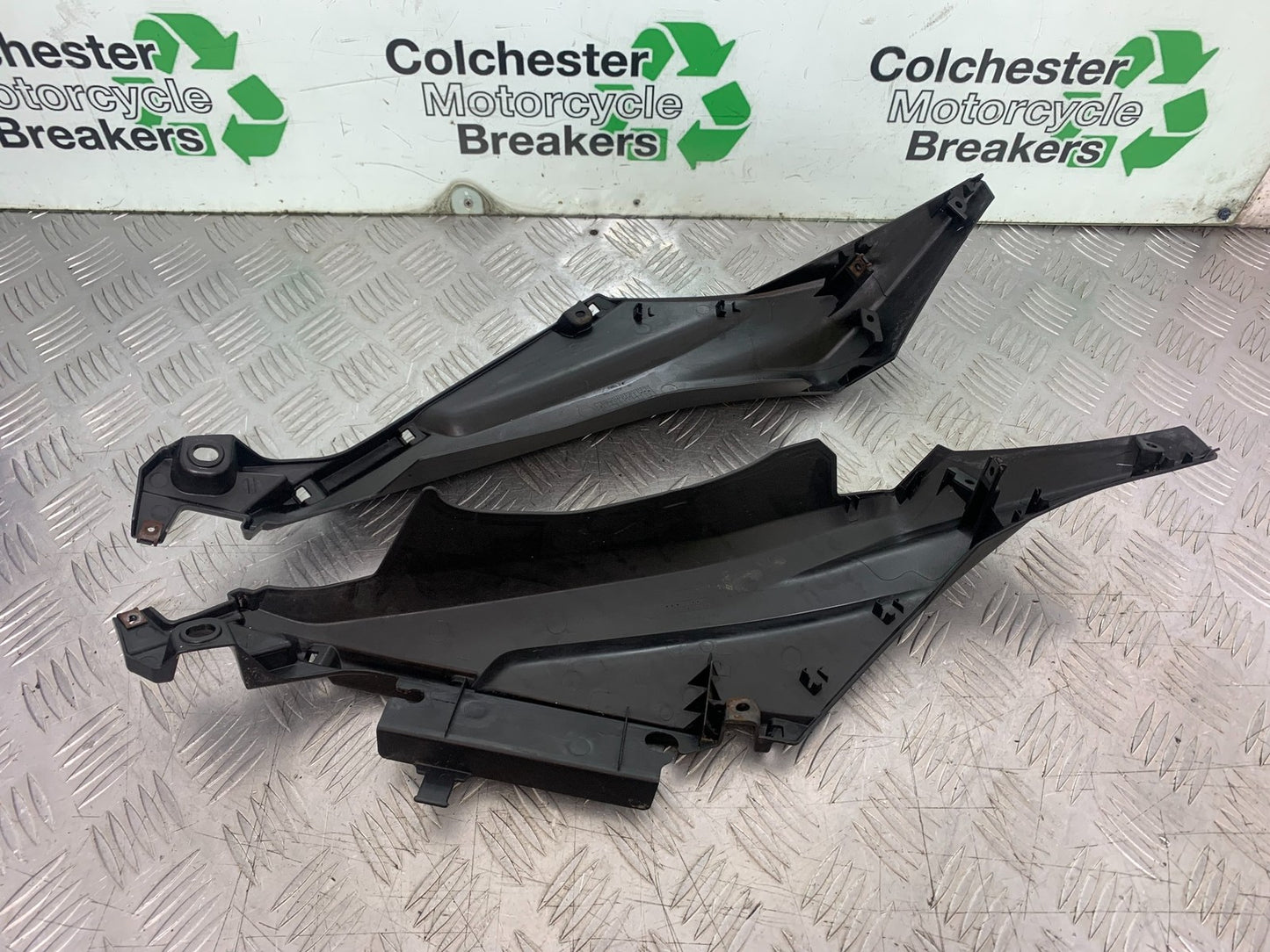 YAMAHA XMAX 300 LEFT AND RIGHT INFILLS  YEAR 2017-2020 (CMB1218)
