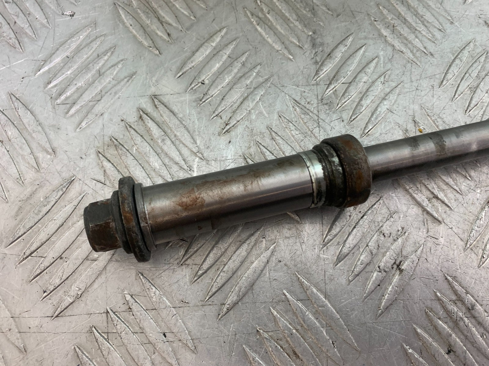 YAMAHA XJ900 XJ 900 DIVERSION REAR WHEEL SPINDLE  YEAR 1994-2002 (CMB1292)