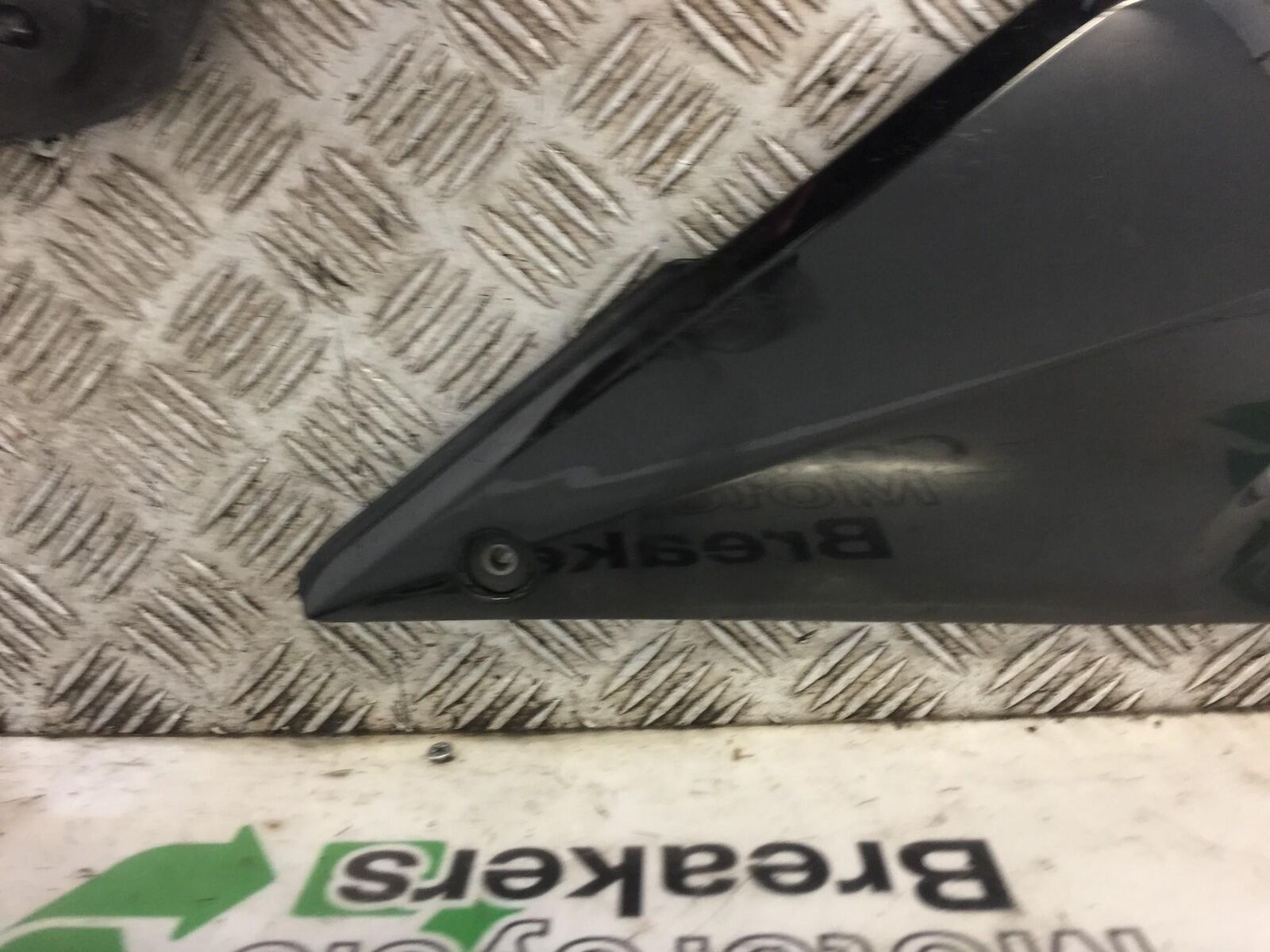 SUZUKI GSF600 GSF 600 BANDIT LEFT SIDE PANEL  YEAR 2002 STOCK 443