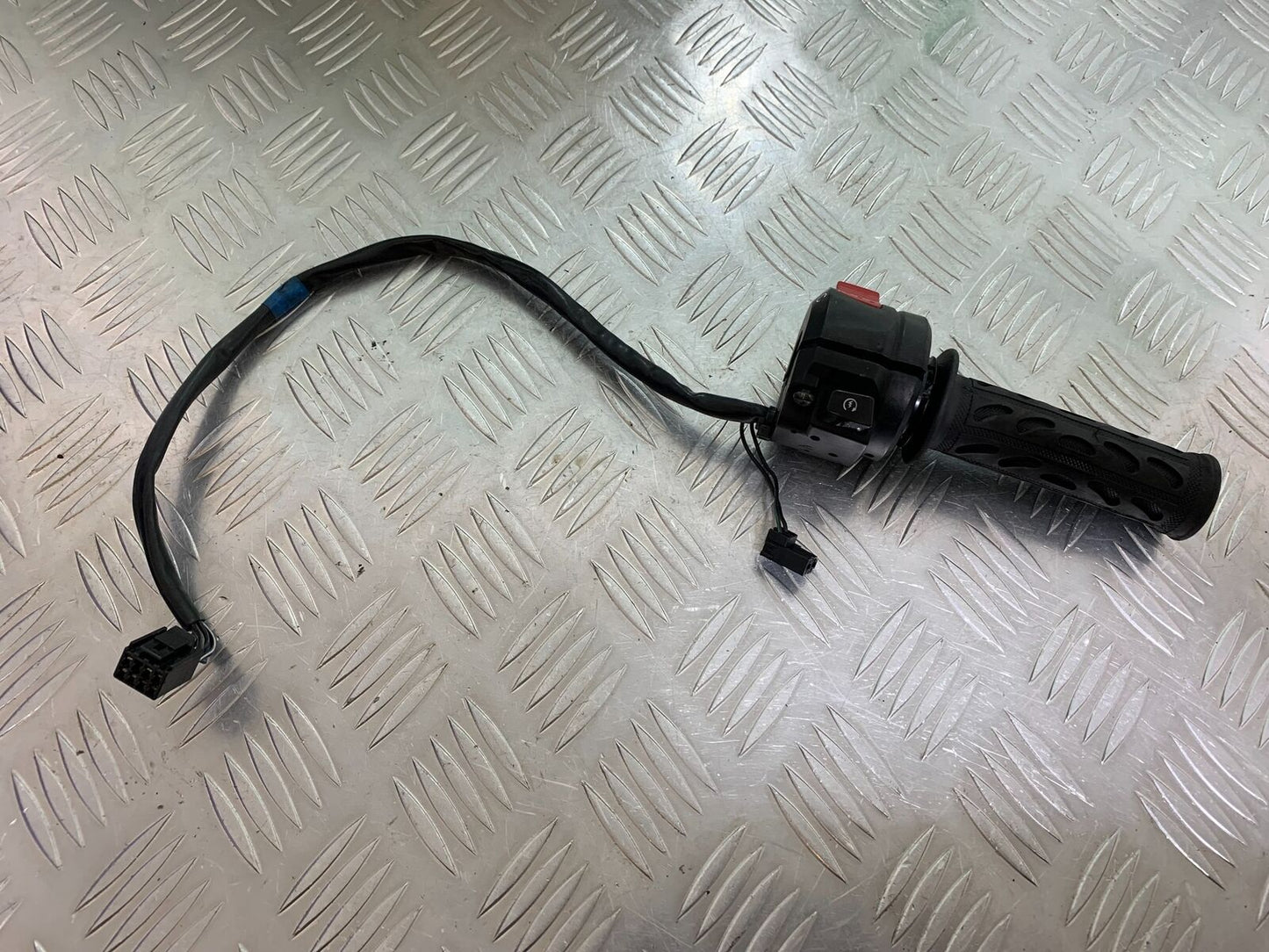 SUZUKI GSX1250 GSX 1250 RIGHT  SWITCH GEAR YEAR 2013-2016  (CMB1013)