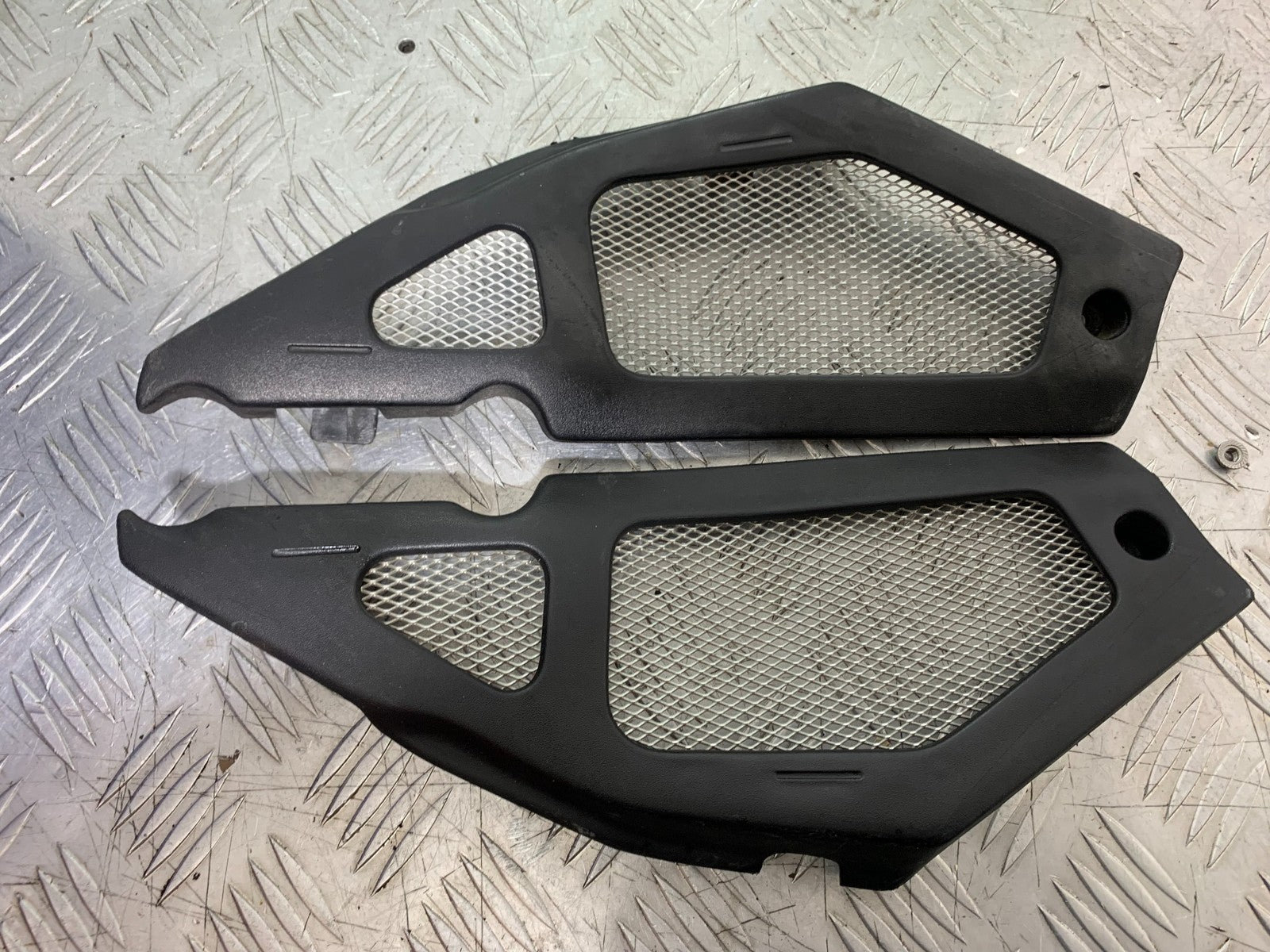 APRILIA RSV1000 RSV 1000 MILLE LEFT AND RIGHT SIDE INFILLS  1998- 2003 (CMB1184)