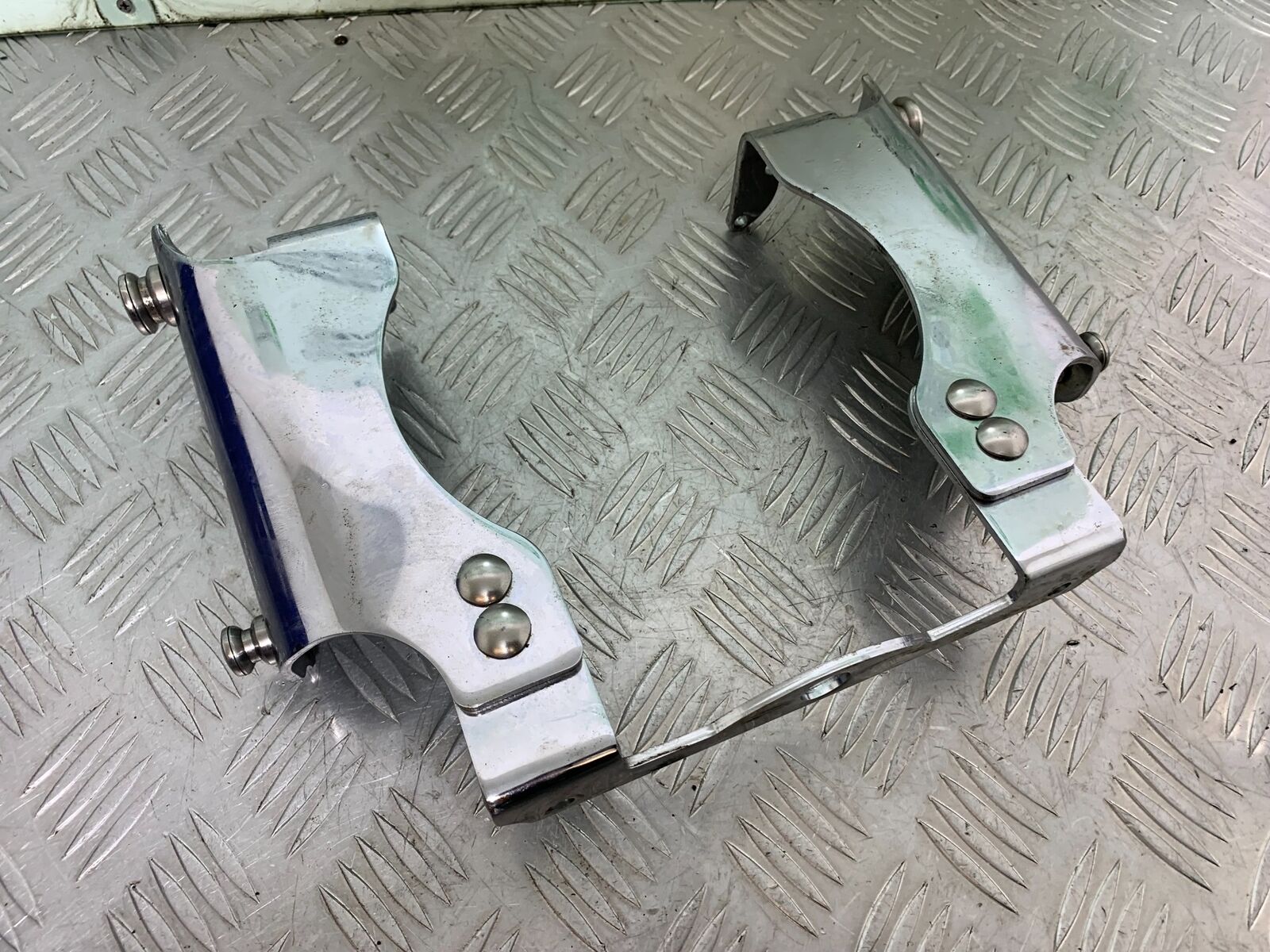 TRIUMPH THUNDERBIRD 1600 HEADLIGHT BRACKET    YEAR 2011 (CMB1107)