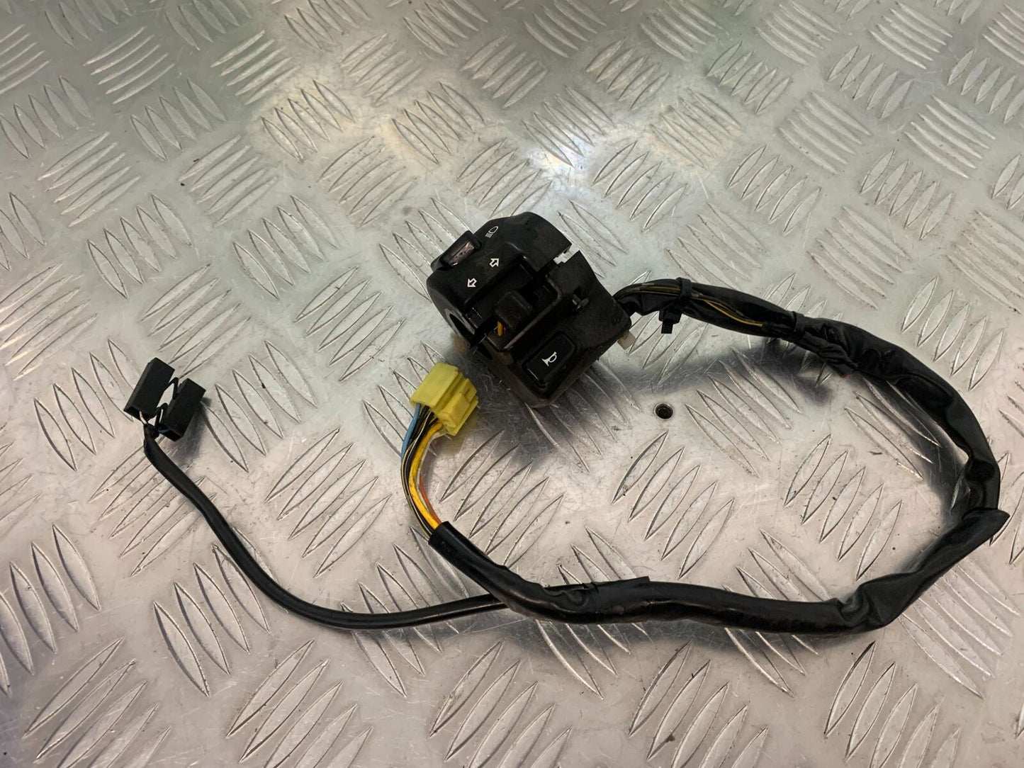 SUZUKI SV1000 SV 1000 K4 LEFT SWITCH GEAR  YEAR 2004 (STOCK 990)