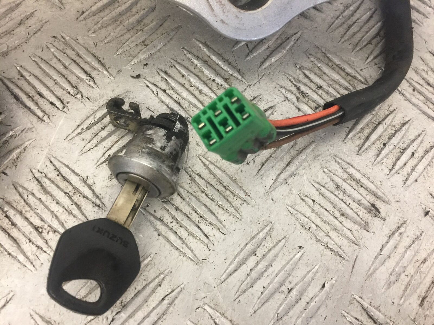 SUZUKI SV650 SV 650 LOCKS AND KEY  YEAR 1999 (STOCK 681)