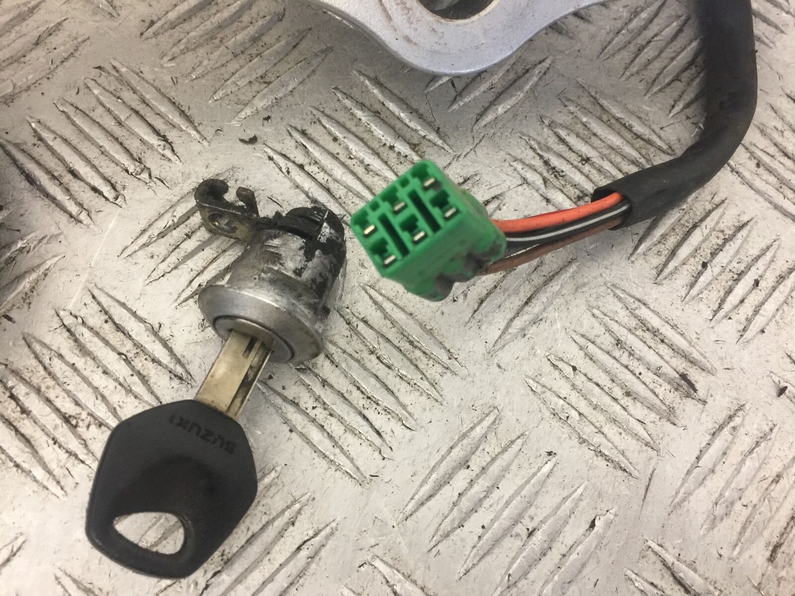 SUZUKI SV650 SV 650 LOCKS AND KEY  YEAR 1999 (STOCK 681)