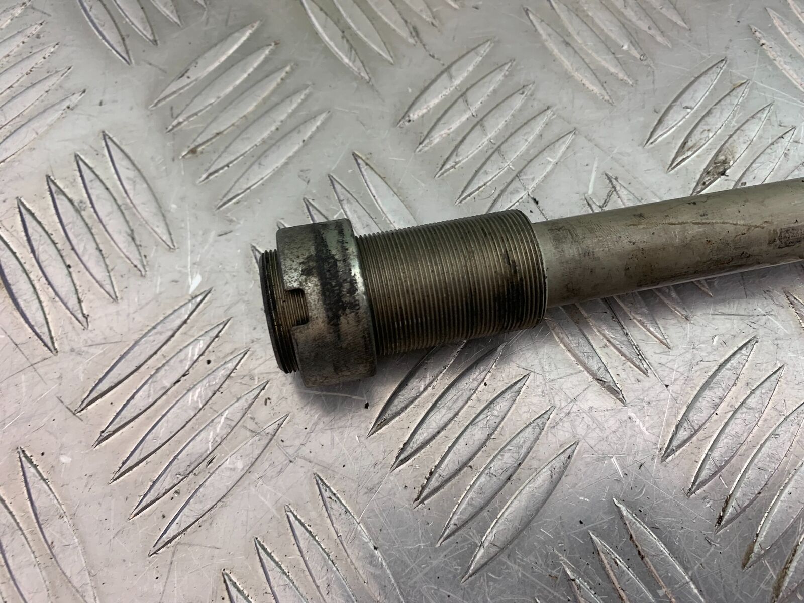 KAWASAKI Z750 Z 750 SWINGARM SPINDLE  YEAR 2004-2006  (CMB1104)