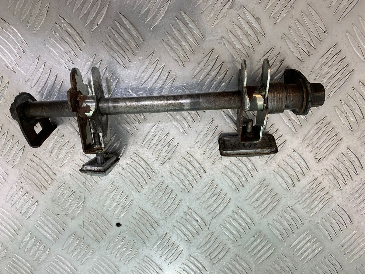 SUZUKI GSF650 GSF 650 REAR WHEEL SPINDLE  YEAR 2005-06  (CMB1028)