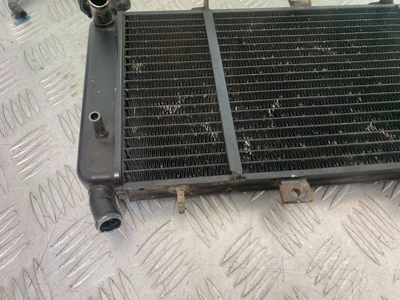 TRIUMPH 1050 SPRINT ST RADIATOR  YEAR 2004-2007 (CMB1197)