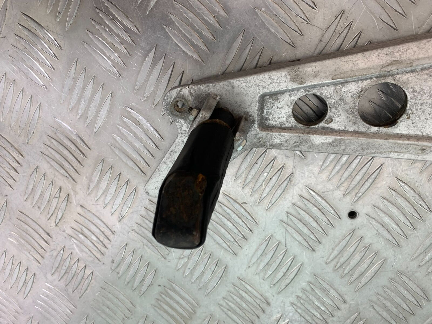 HONDA NTV 650 REVERE LEFT HANGER  YEAR 1988-1996  (CMB1025))